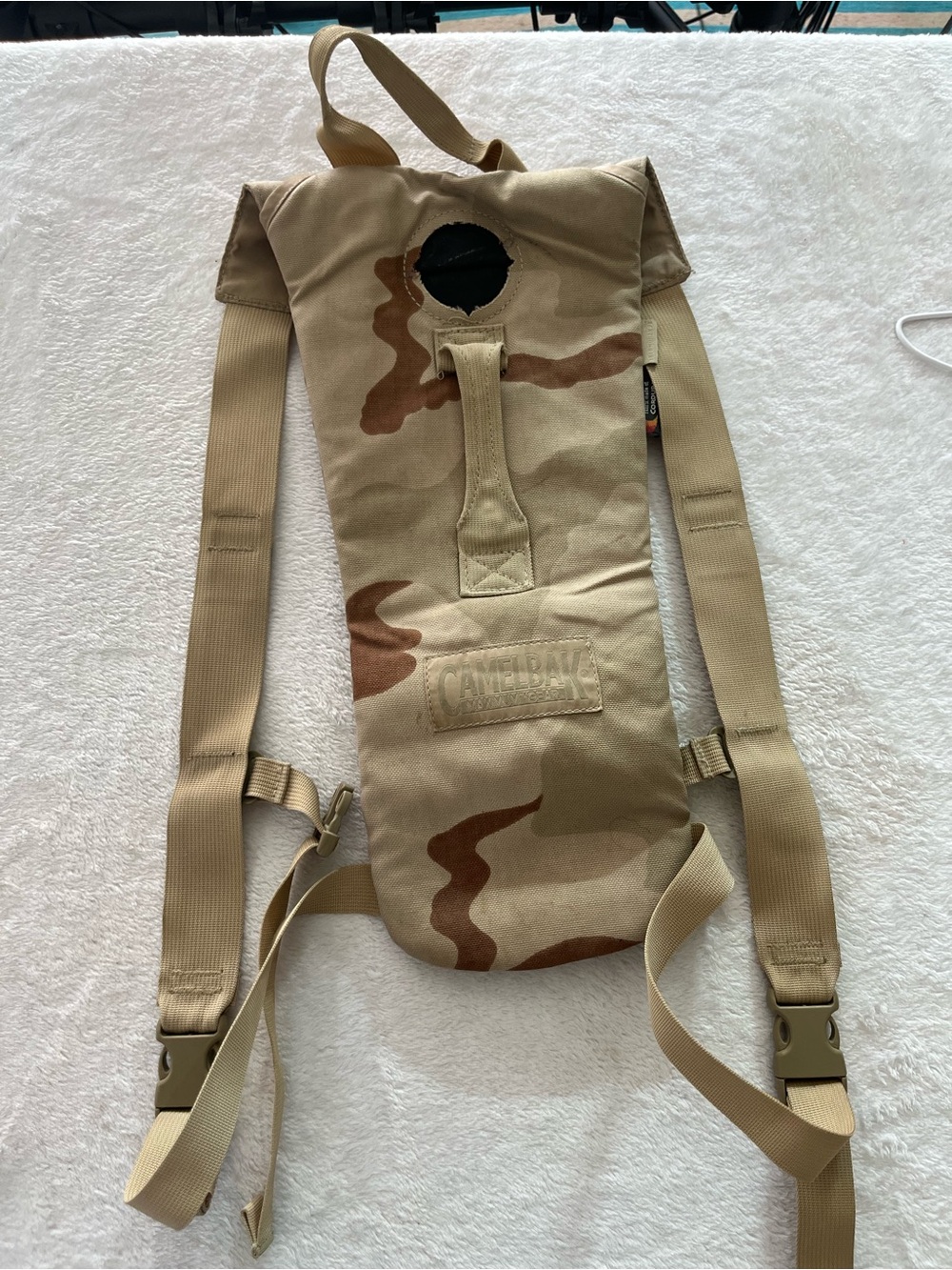 Authentic US  Military Issued Desert Camo Camelbak DuPont Cordura Thermobak 2L